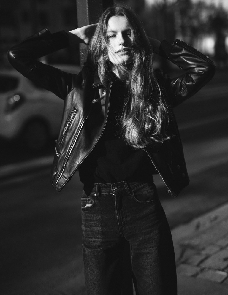 DAHLIA_ANDREW NEWIN319